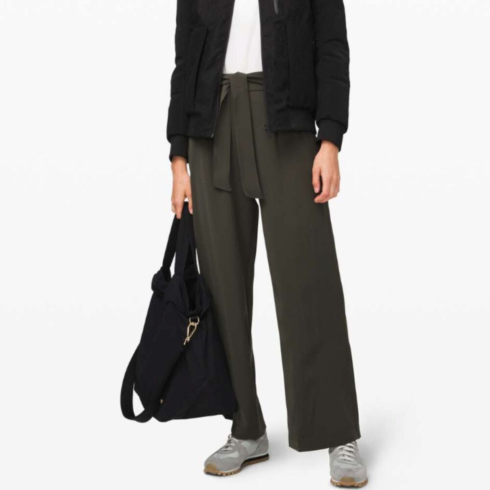 Lululemon Noir Pant High Rise 30" Relaxed Fit Dark Olive Size 8 Casual Neutral